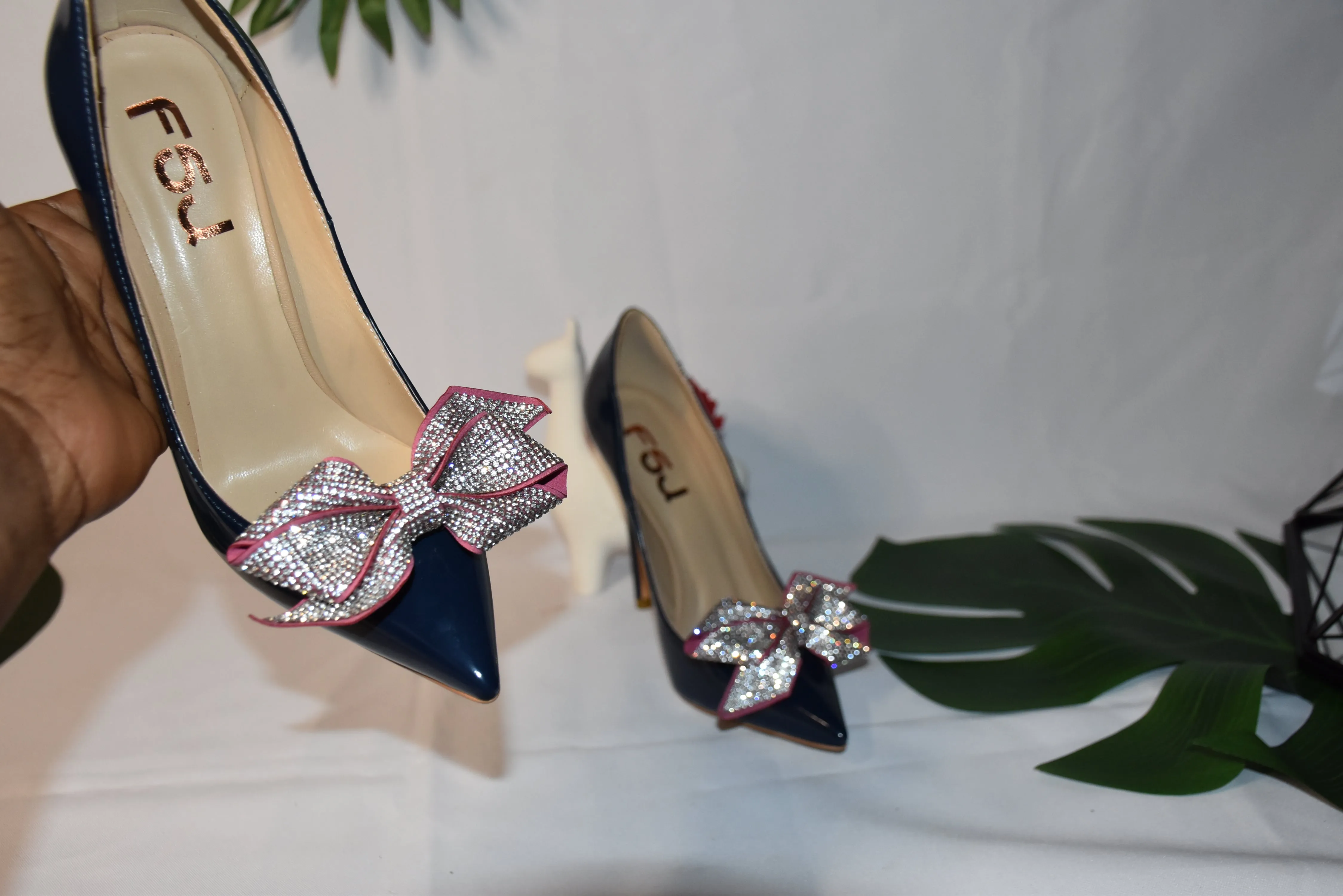 Detachable shoe clips