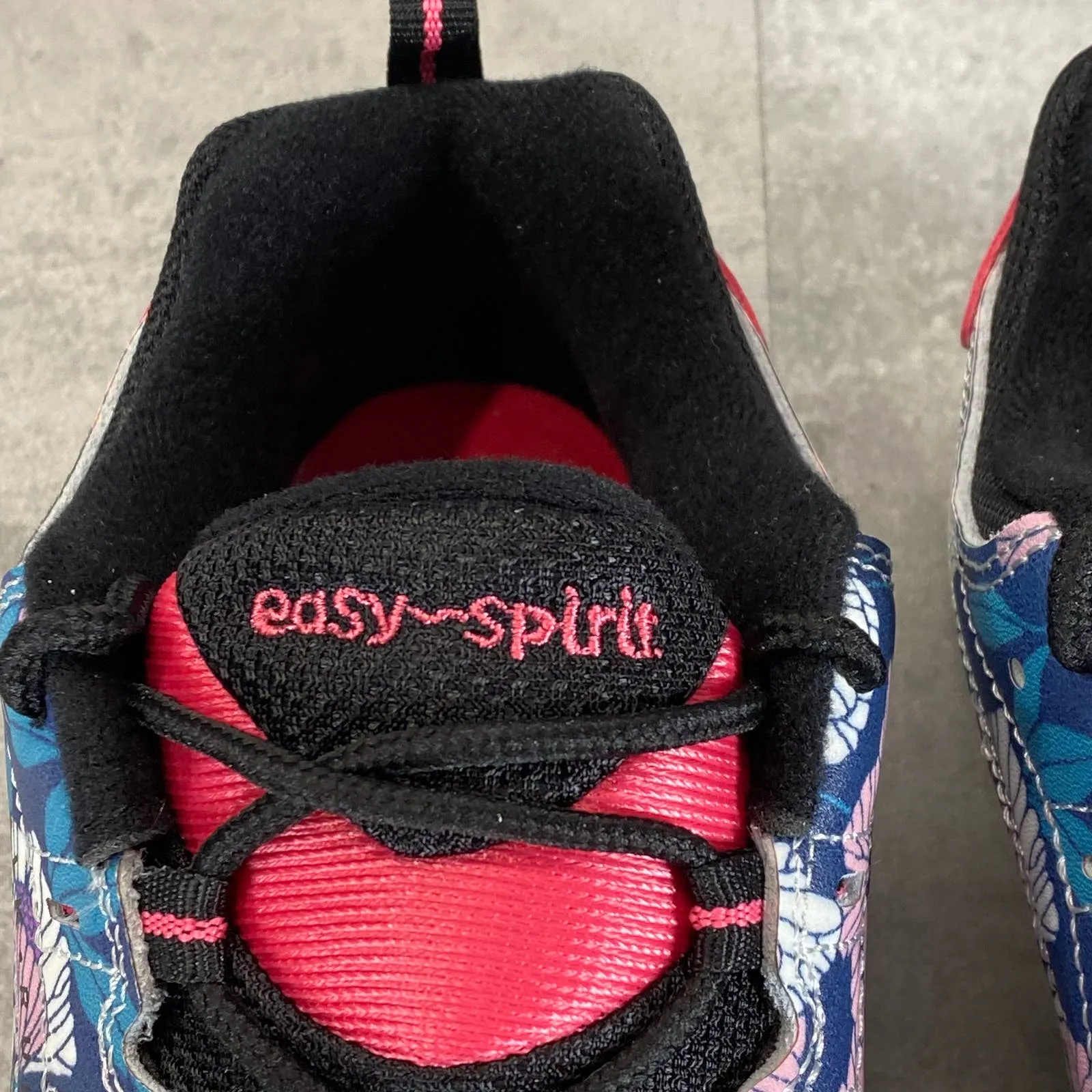 EASY SPIRIT Women's Black/Coral Floral Romy Lace-Up Walking Shoes SZ 8.5