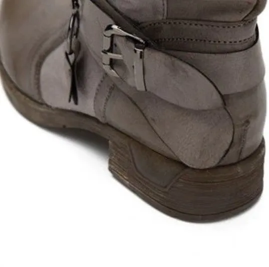 Supportive stylish orthopedic footwear